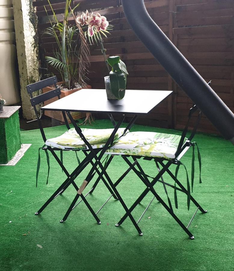 Vila T1 Bis Chez Les Saintanoise Sainte Anne Exteriér fotografie